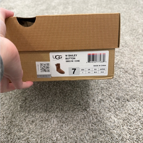 Bailey Button Ugg Australia Boots - Picture 13 of 13